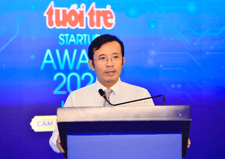 Tuổi Trẻ Startup Award 2025: Cùng AI kiến tạo tương lai cho các startup Việt Nhà báo Trần Xuân Toàn, phó tổng biên tập báo Tuổi Trẻ, phát biểu khai mạc - Ảnh: QUANG ĐỊNH