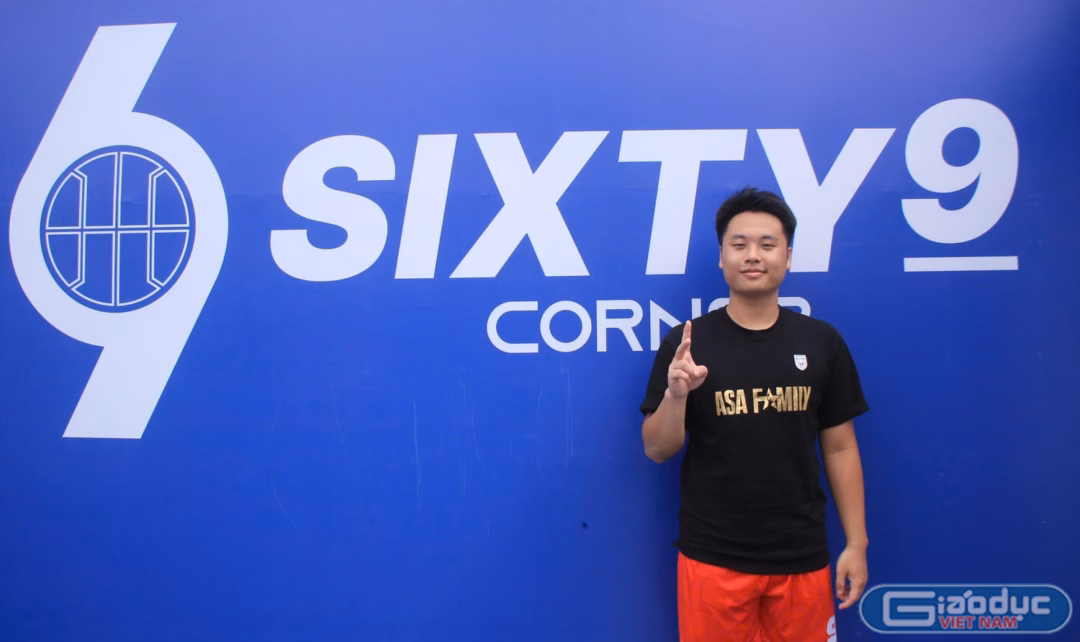 Vận động viên Tống Gia Toàn - đội trưởng đội bóng rổ Trường Trung học phổ thông Nguyễn Trãi.