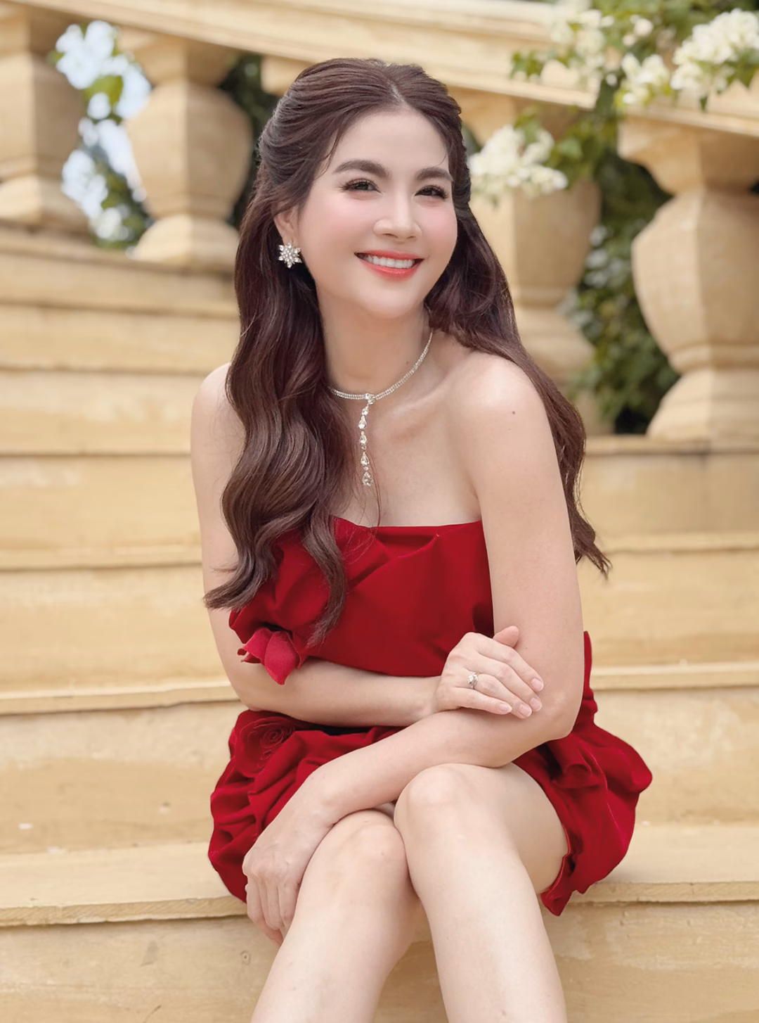 Diễn viên 'Cổng mặt trời' được nhận xét ngày càng nhuận sắc, trẻ đẹp hẳn ra từ khi làm mẹ.