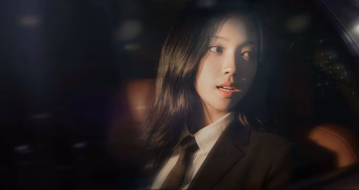 Ann đứng b&ecirc;n MTV