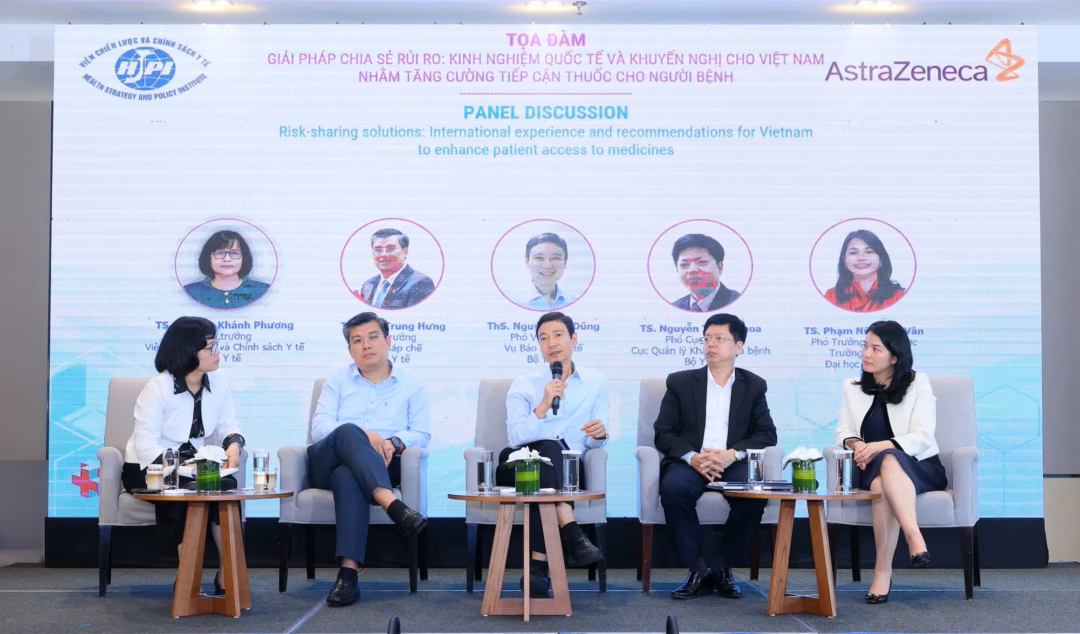 C&aacute;c đại biểu tham gia tọa đ&agrave;m về chi ti&ecirc;u y tế