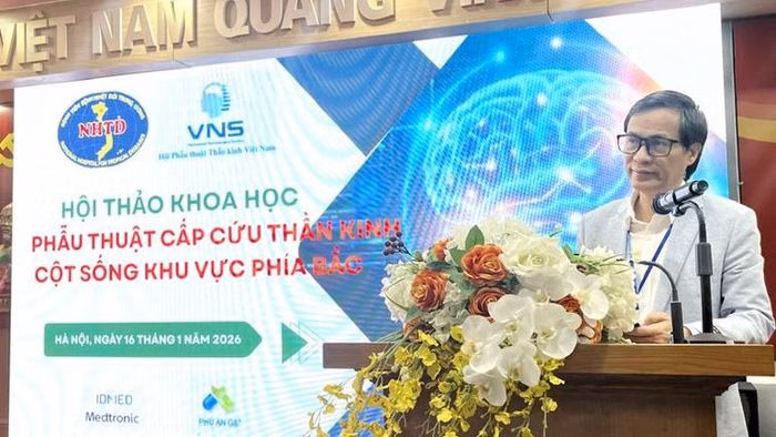 Đồng Văn Hệ chia sẻ tại hội thảo