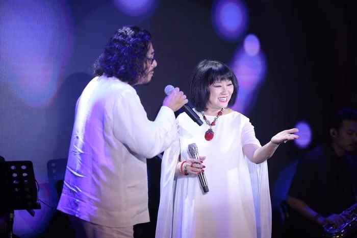 Khắc Triệu giới thiệu MV Khi &ndash; h&igrave;nh ảnh nghệ sĩ c&ugrave;ng gia đ&igrave;nh