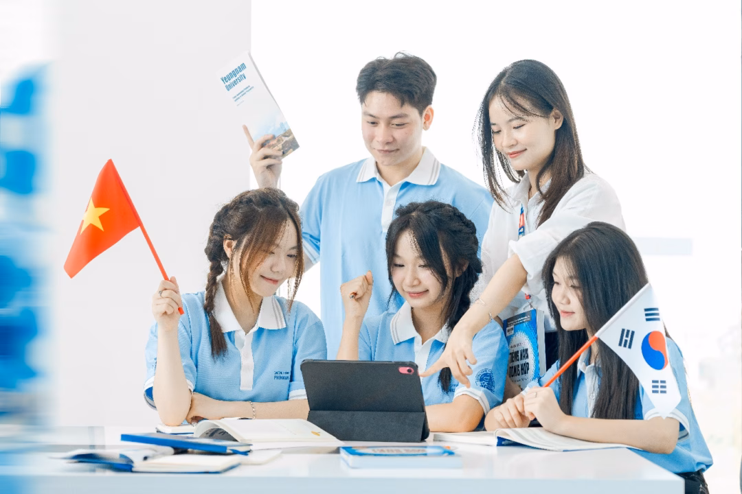 Sinh vi&ecirc;n Phenikaa trao đổi kiến thức với giảng vi&ecirc;n Đại học Yeungnam