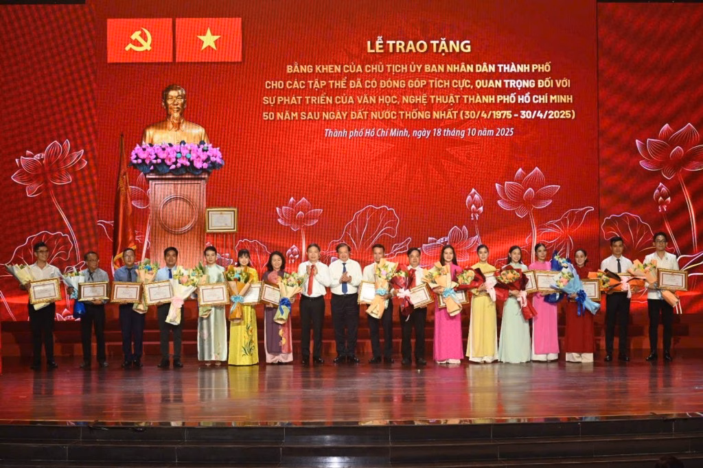 Vinh danh c&aacute;c tập thể văn ho&aacute; TP.HCM