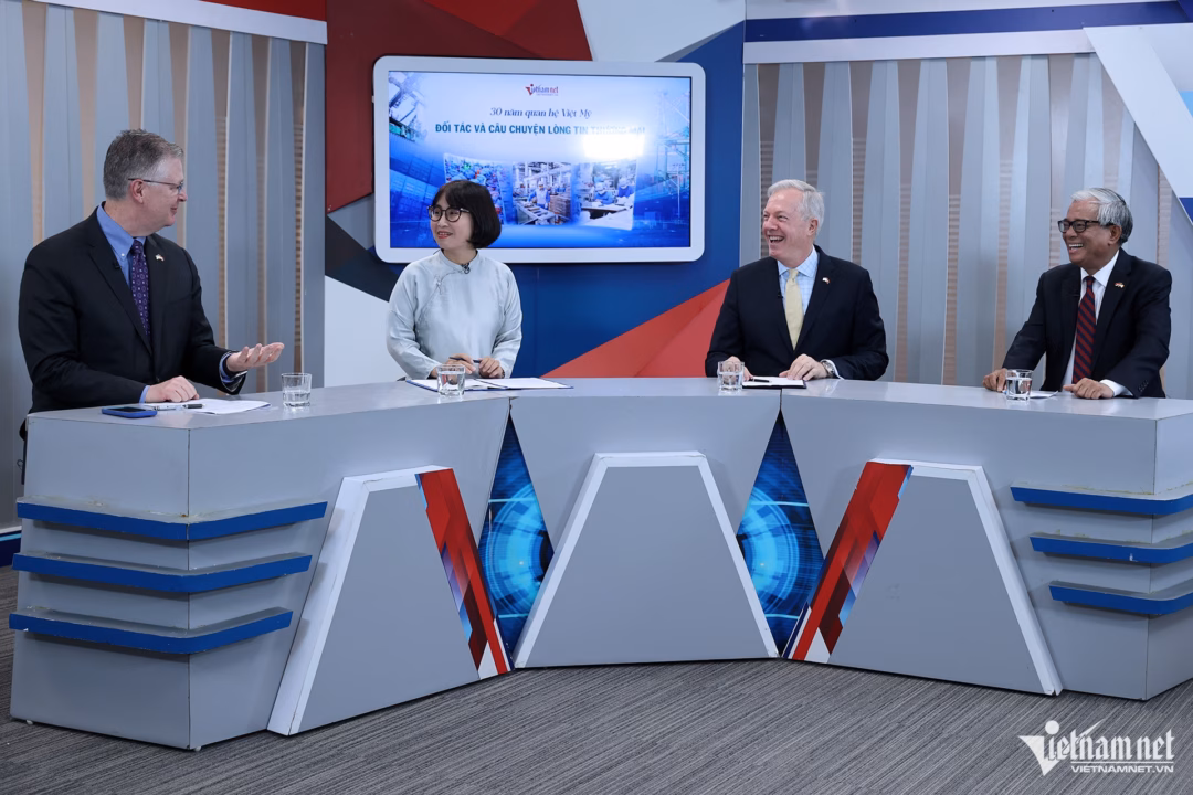 Đại sứ Mỹ: Việt Nam cần cải thiện quan hệ thương mại, đơn giản hóa quy trình đầu tư Các khách mời tham dự Bàn tròn trực tuyến