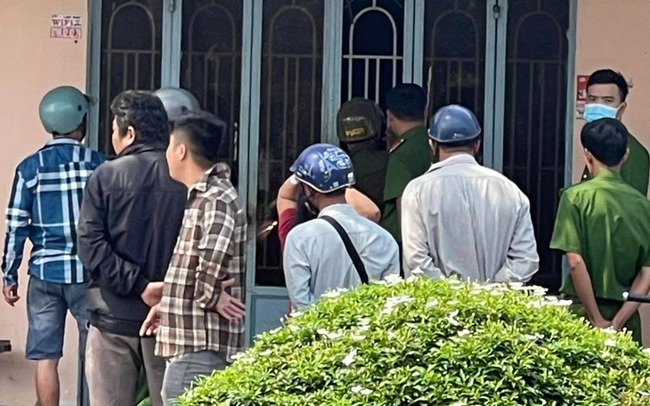 Xe máy va xe bán tải, 2 vợ chồng tử vong tại Bình Dương Chở con gái đi khám bệnh thì gặp tai nạn, hai vợ chồng tử vong - Ảnh 2.