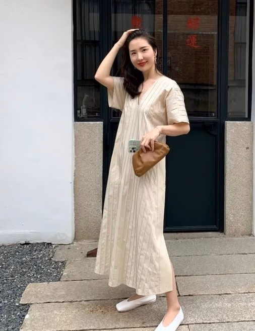 Cô người mẫu khét tiếng che giấu mối tình với CEO Taobao, bị vợ của đại gia này “vạch mặt” Đổng Hoa Hoa công khai vạch mặt "tiểu tam" Trương Đại Dịch phá hoại hôn nhân của cô trên MXH. Động thái của chính thất đã khiến vụ ngoại tình rúng động giới thương mại điện tử vỡ lở