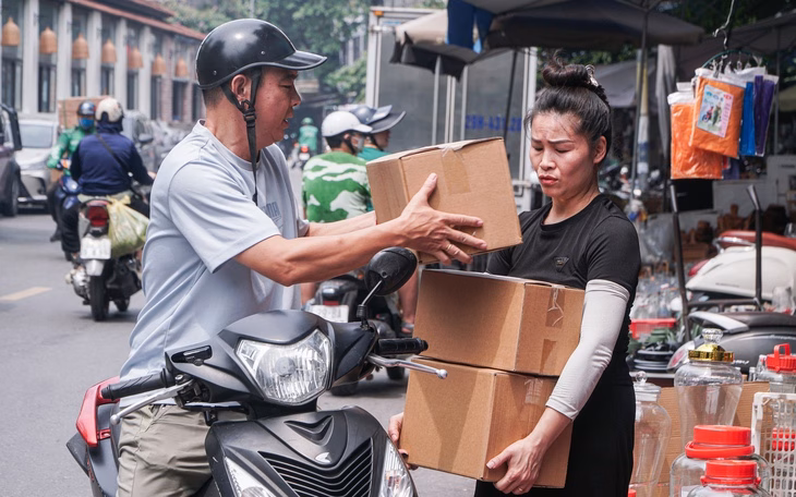 Gửi xe quá đỗi khổ cực, hầm chung cư không cho sạc điện, để xe bị góp ý, vậy sao chuyển đổi xanh? - Ảnh 2.