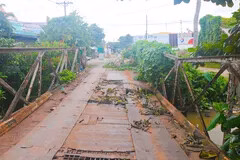 TP HCM: Ô tô ‘trùm bạt’ đậu trái phép ở khu dân cư Phong Phú 4