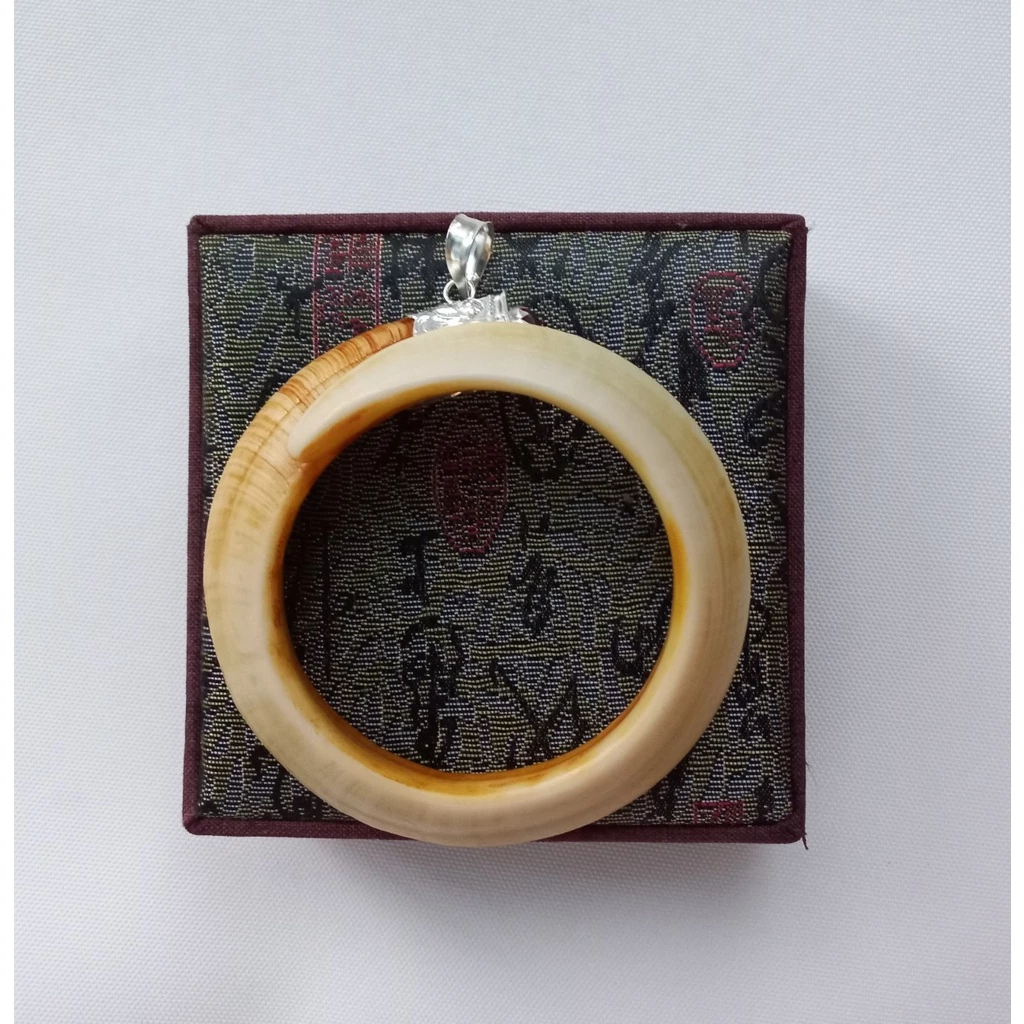 Làm thế nào để chọn vòng bạc nanh heo nhân tạo phù hợp cho bé ăn dặm mà không bị lỗi mốt?