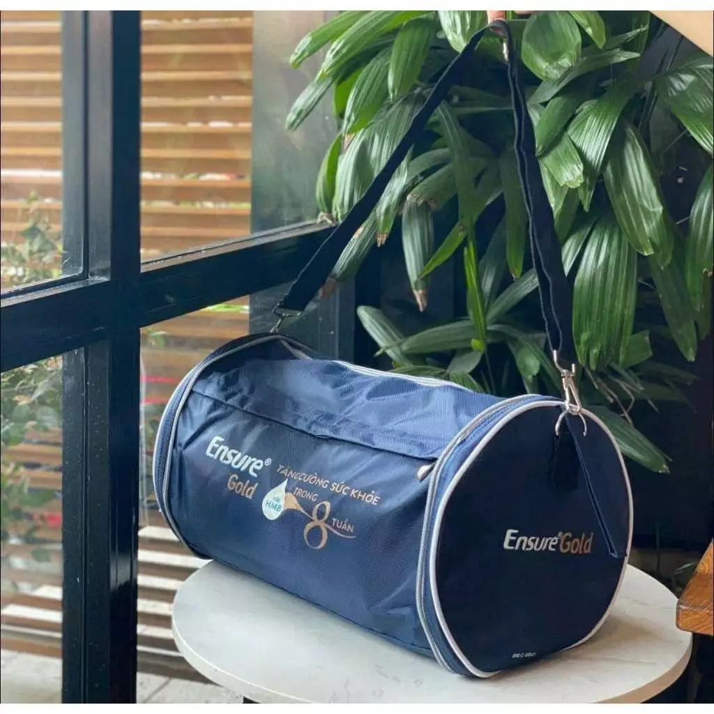 Làm thế nào để chọn túi xách thể thao phù hợp cho cả nam và nữ khi đi dã ngoại hoặc đá bóng?