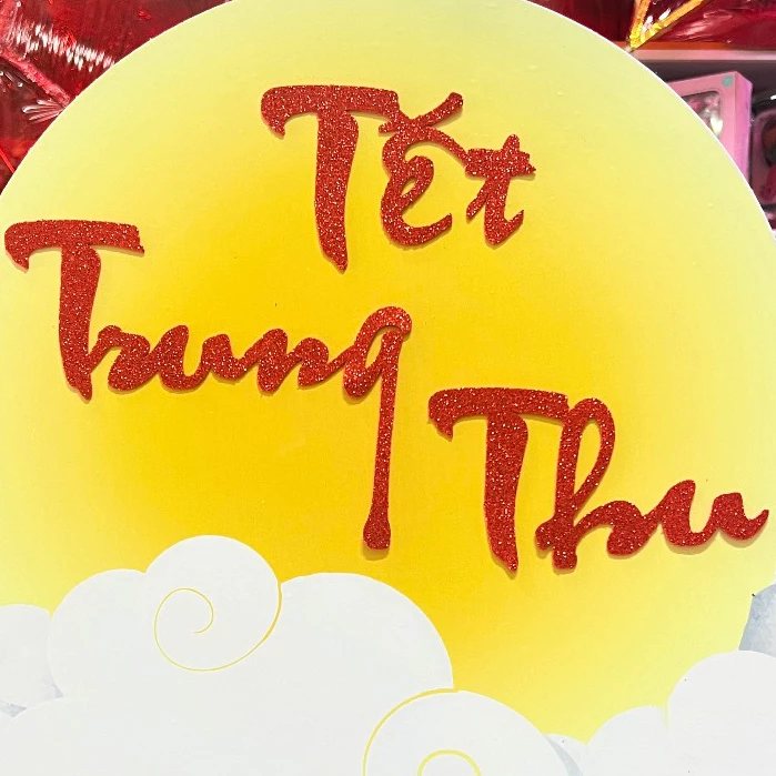 Làm thế nào để chữ thư pháp Tết Trung Thu bằng mút xốp đỏ nhũ không bị phai màu sau vài ngày trang trí?