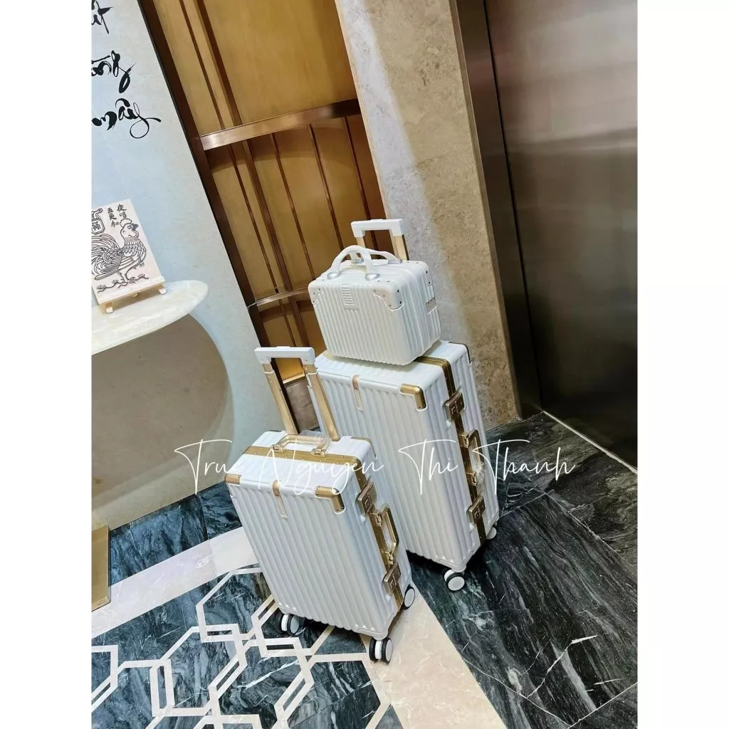 Làm thế nào để chọn vali cứng chống vỡ và rách móc hành lý phù hợp cho chuyến đi xa?