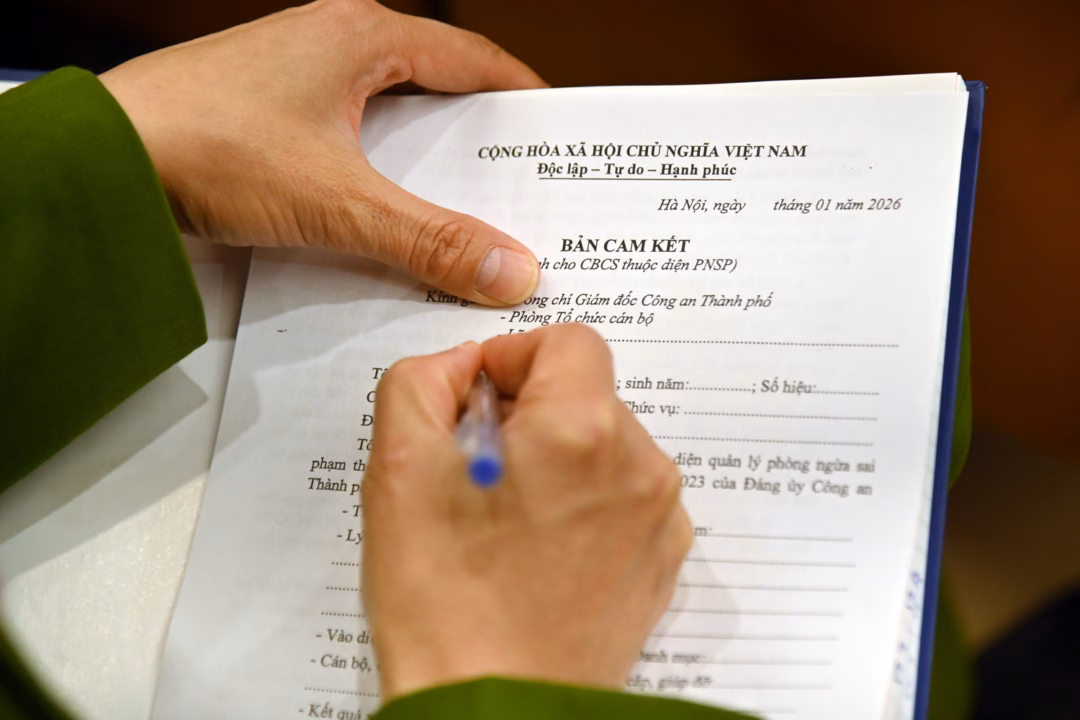 C&aacute;n bộ, chiến sĩ k&yacute; cam kết ph&ograve;ng ngừa sai phạm