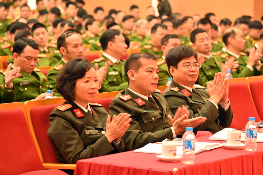 Hội nghị c&oacute; sự tham gia đầy đủ của l&atilde;nh đạo c&aacute;c ph&ograve;ng, c&ocirc;ng an x&atilde;, phường