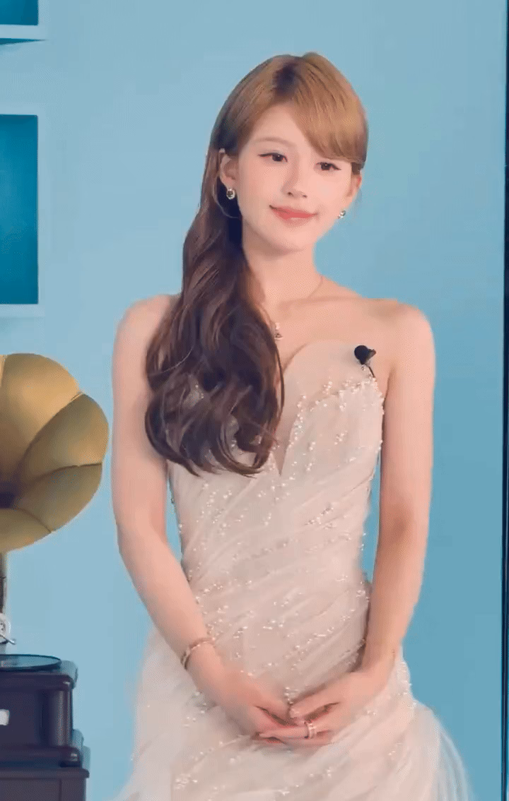 Triệu Lộ Tư mặc đồ thiết kế Việt Nam đẹp xuất thần, xinh nhất trong những lần gần đây- Ảnh2. Triệu Lộ Tư mặc đồ thiết kế Việt Nam đẹp xuất thần, xinh nhất trong những lần gần đây- Ảnh2.