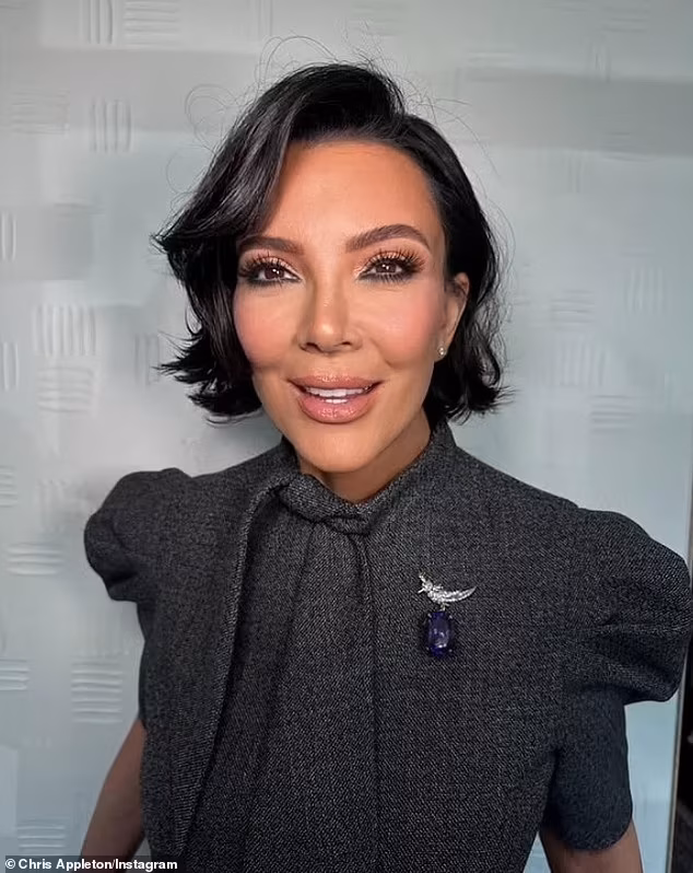 Kris Jenner trẻ đẹp như con gái