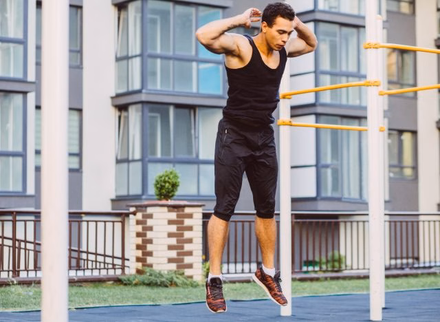 Bài tập nhảy squat giúp đốt cháy calo hiệu quả