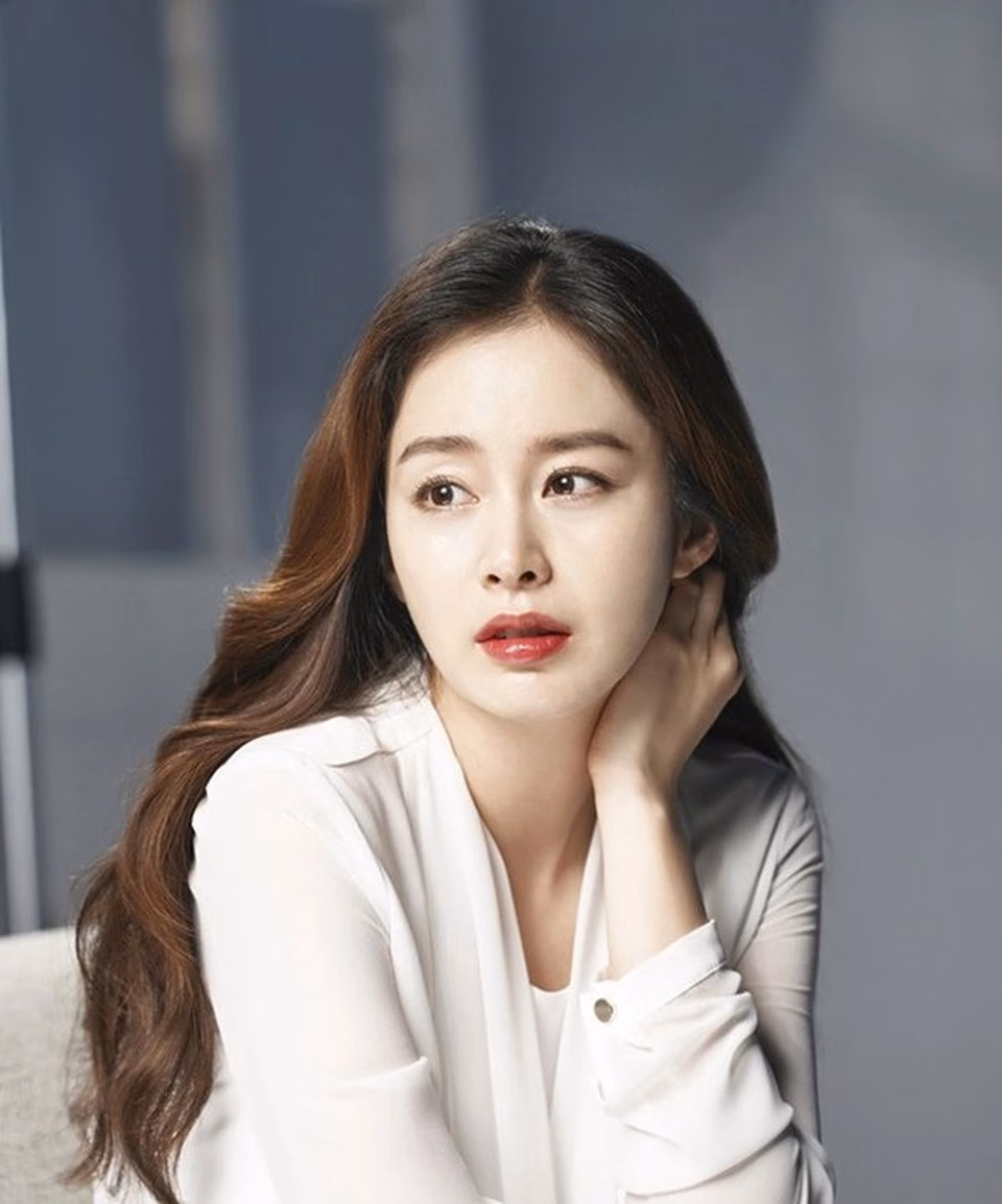 Kim Tae Hee nấu ăn tại nhà