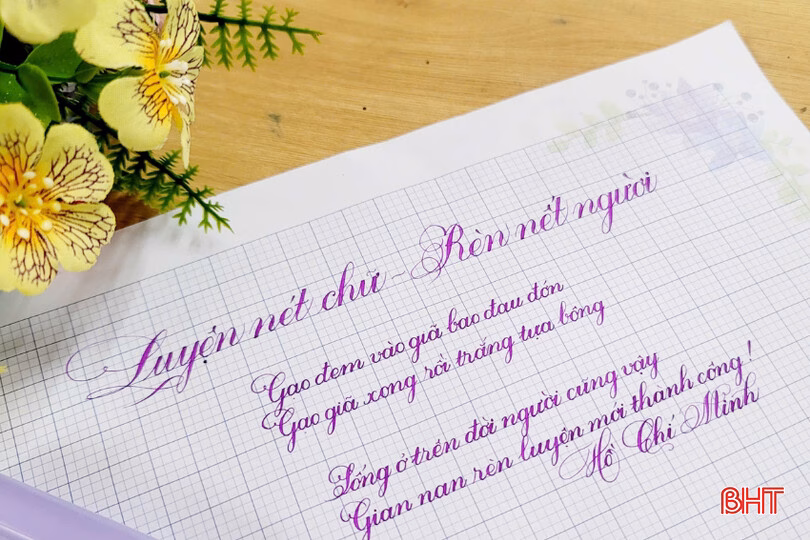 Lớp học thu hút đông đảo các em học sinh say mê bộ môn luyện chữ đẹp.