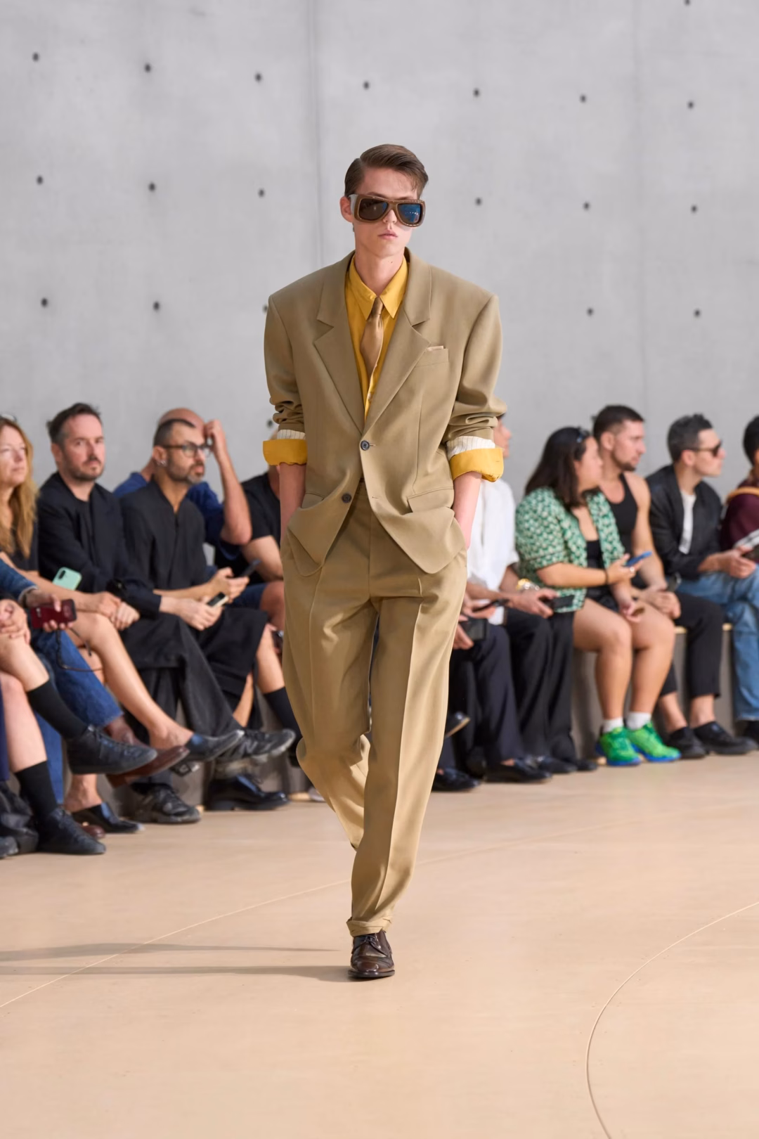 Các thương hiệu thời trang xa xỉ ra mắt bộ sưu tập nam Xuân – Hè 2026: Tự do và cảm xúc saint laurent