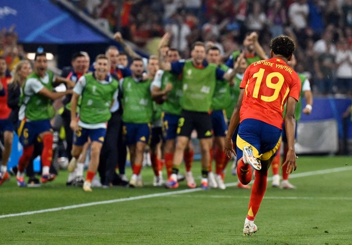 Cầu thủ 18 tuổi vượt Messi, được bầu là xuất sắc nhất Tây Ban Nha Lamine Yamal luôn bùng nổ mỗi khi khoác áo đội tuyển Tây Ban Nha