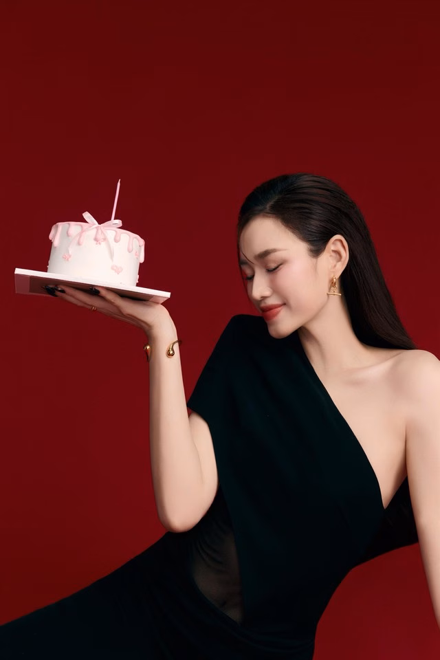 Đỗ Thị Hà đón tuổi mới bên cạnh tin đồn tình ái với doanh nhân