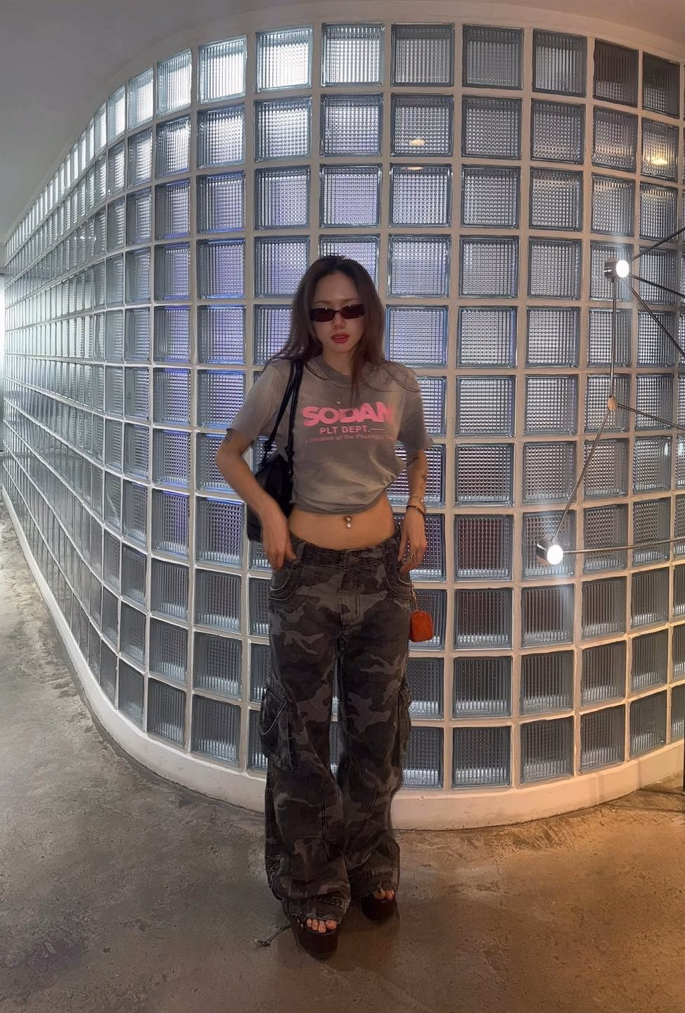 Phương Ly – Nữ ca sĩ tài năng sinh năm 199 Phương Ly còn tạo điểm nhấn vòng eo bằng khuyên rốn càng thu hút ánh nhìn. Ảnh: FB Phương Ly