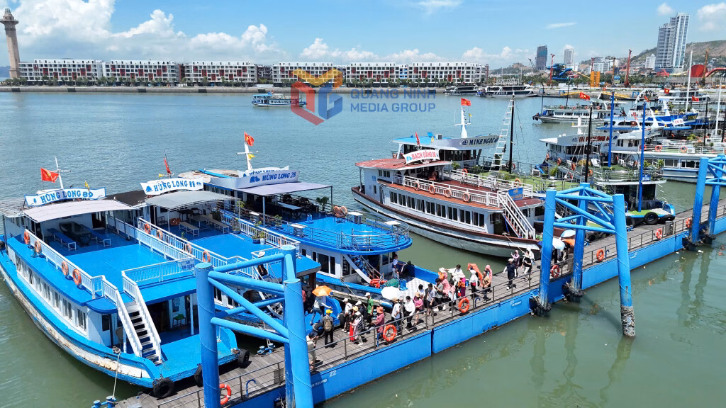 Quảng Ninh ‘bùng nổ’ du lịch sau đại dịch Covid-19 Show diễn thực cảnh "Đi tìm dấu ngọc" tại Hang Ngọc Rồng (TP Cẩm Phả, tháng 6/2025) mang nhiều cảm xúc ấn tượng cho du khách
