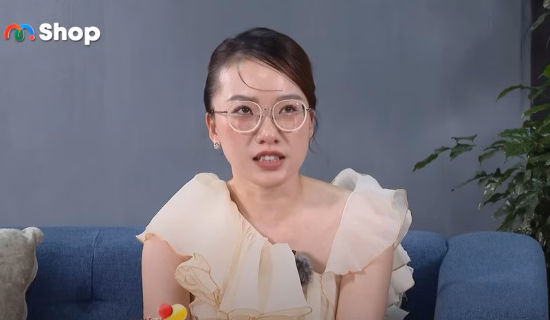 Giang rất ngưỡng mộ mẹ chồng. Ảnh cắt từ clip Mẹ chồng n&agrave;ng d&acirc;u