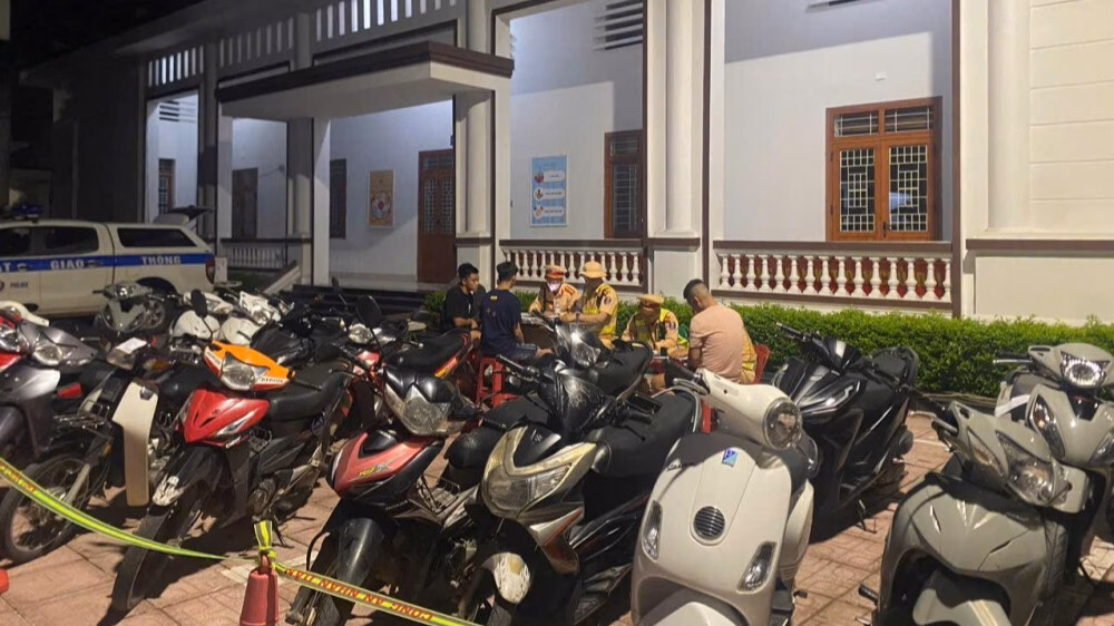 CSGT Công an tỉnh Bắc Ninh xử lý gần 200 thanh thiếu niên vi phạm trong một đêm