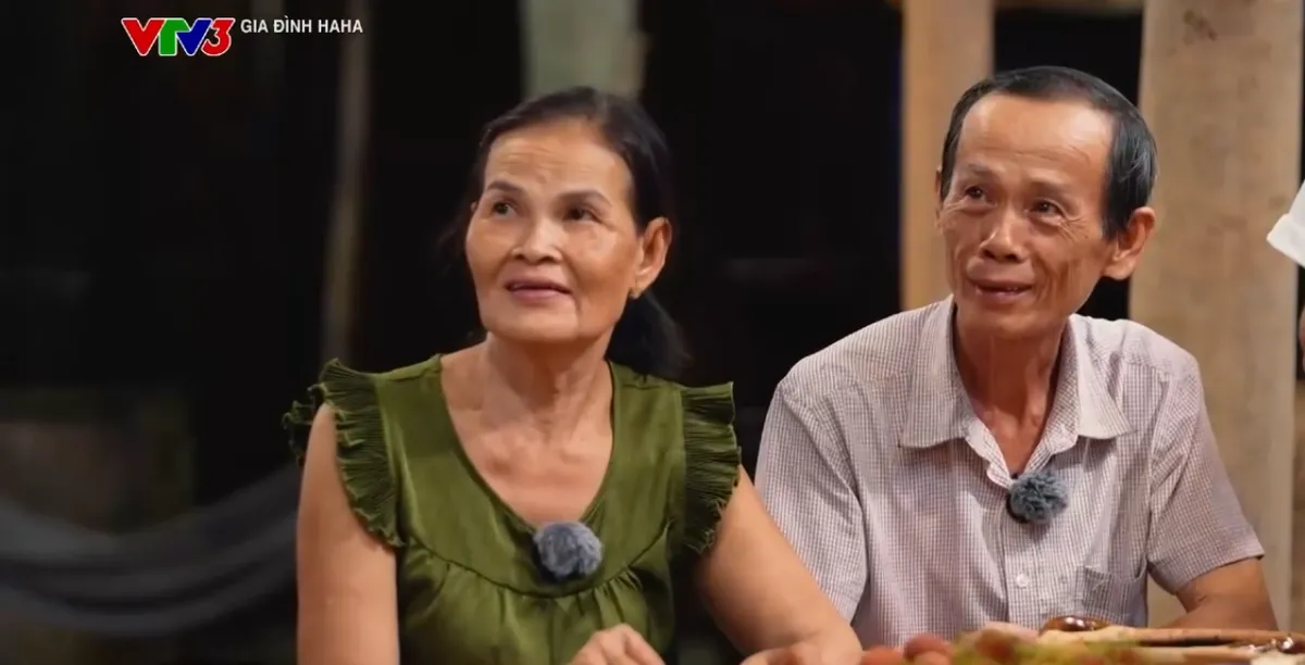 Nhóm bạn trẻ ‘vá’ lại bờ biển Sa Huỳnh Cô chú Chín Cường - những người sẽ đồng hành cùng Gia đình Haha tại miền Tây sông nước (Ảnh chụp màn hình)