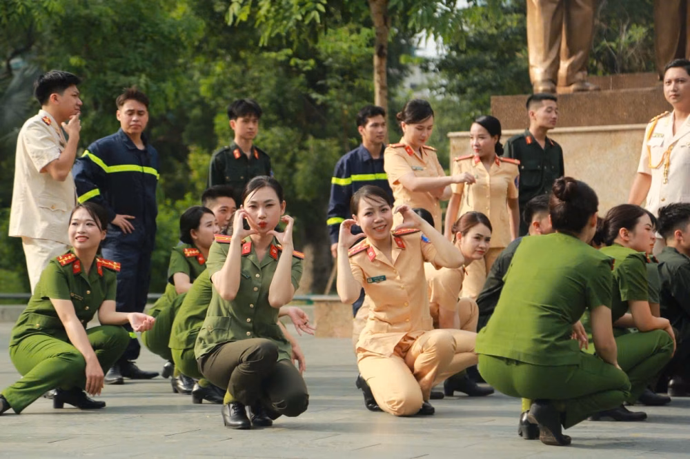 Công an Hà Nội ra mắt MV âm nhạc ‘Công an Hà Nội trong trái tim tôi’ Khi âm nhạc hòa cùng trái tim người lính