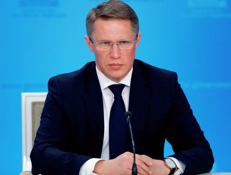 Tr&ecirc;n chuyến bay tới Việt Nam c&ocirc;ng t&aacute;c, Bộ trưởng Y tế Nga Mikhail Murashko đ&atilde; trực tiếp cấp cứu một nam h&agrave;nh kh&aacute;ch gặp sự cố y tế nghi&ecirc;m trọng, gi&uacute;p người n&agrave;y ổn định sức khỏe.