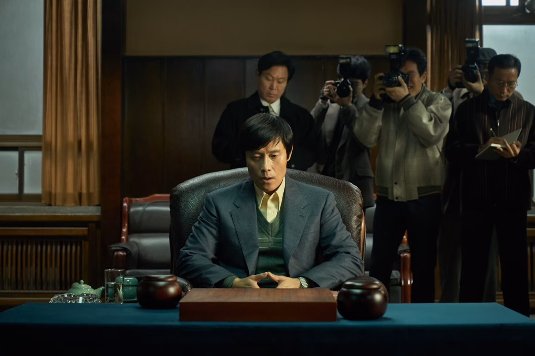 Lee Byung Hun tỏa sáng với loạt vai diễn biến 2025