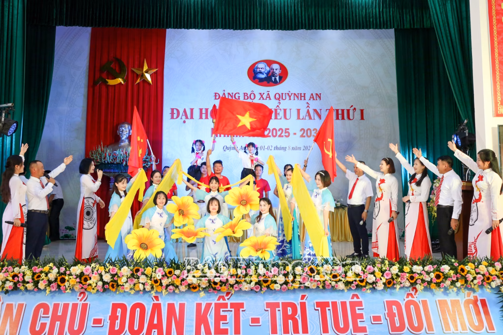 Quỳnh An đặt mục tiêu tăng trưởng kinh tế cao trong nhiệm kỳ mới Chương trình nghệ thuật chào mừng Đại hội.