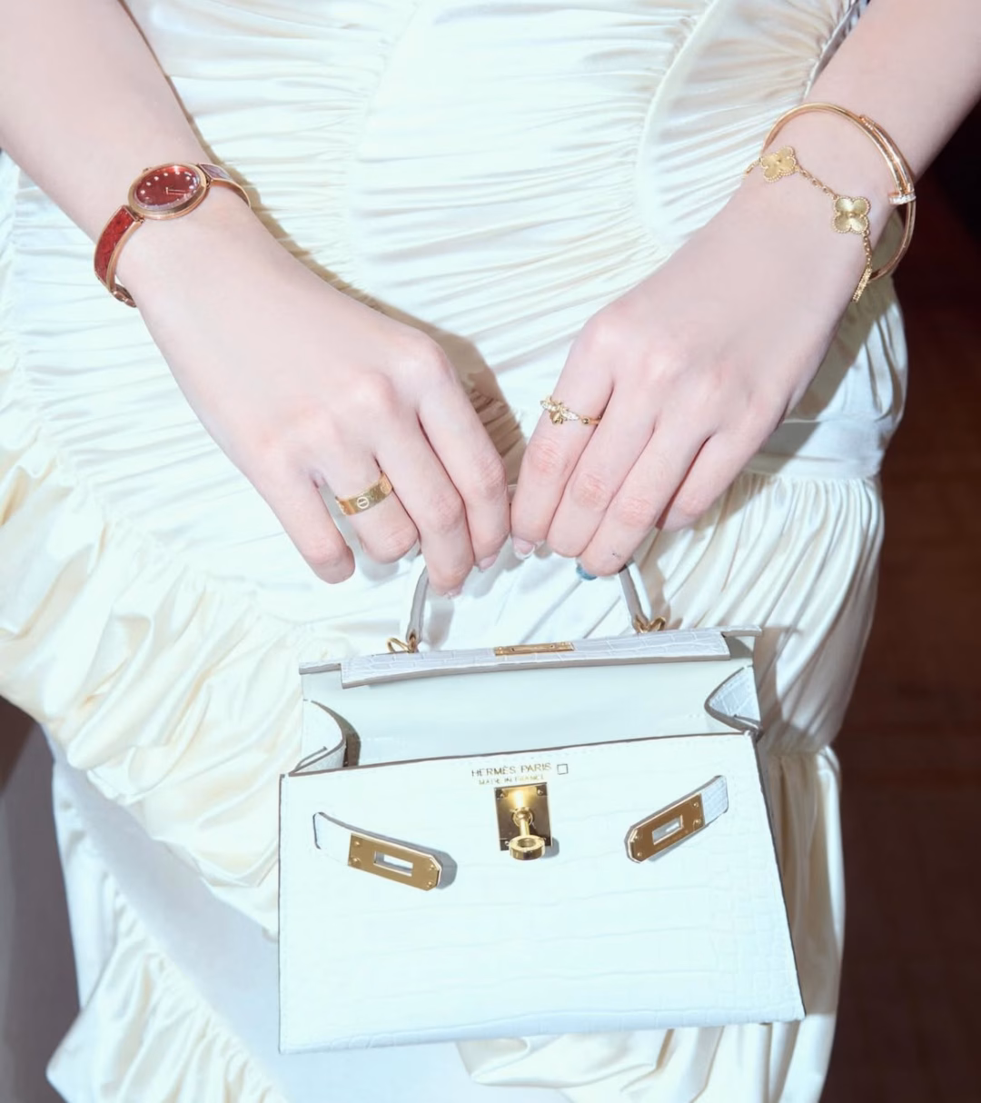 Kiều Loan với c&aacute;c phụ kiện cao cấp: Bvlgari, Gucci, Dolce & Gabbana, Louis Vuitton