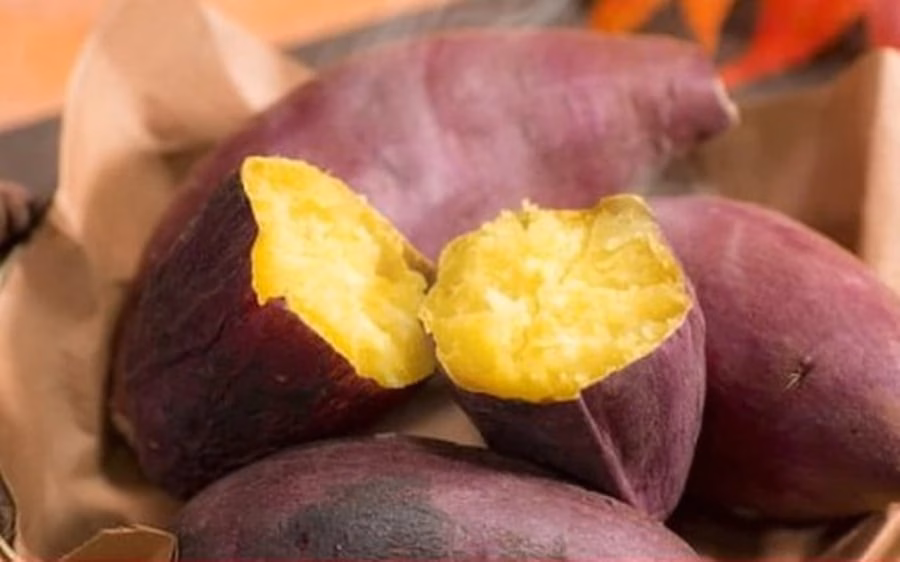 Ăn khoai lang gi&uacute;p đi đại tiện đều đặn hơn.