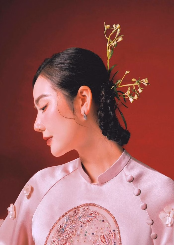 Huyền Lizzie trong c&aacute;c dự &aacute;n truyền h&igrave;nh