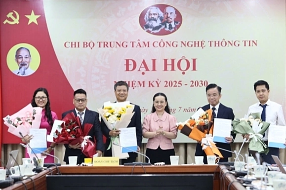 Bộ Khoa học và Công nghệ: 100% văn bản được ký số vào năm 2030 Cấp ủy Chi bộ Trung tâm Công nghệ thông tin nhiệm kỳ 2025 - 2030. Ảnh: TTTT