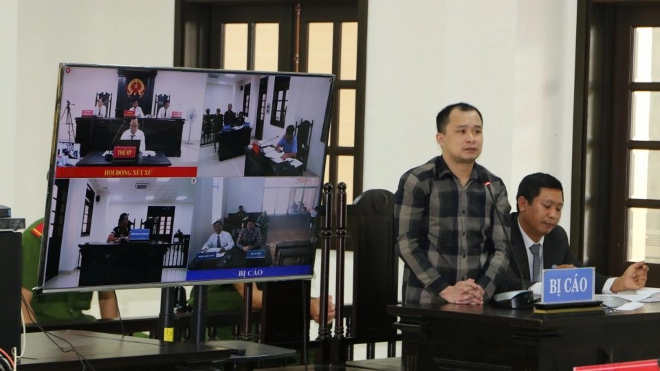 Cảnh báo lừa đảo mua bán thiết bị điện tử ảo trên mạng xã hội Facebook _ Bị cáo Nguyễn Văn Dĩ tại phiên tòa.jpg