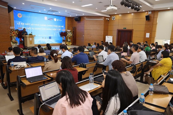Đại học Y Hà Nội khai giảng chương trình đào tạo AI cho 15.000 nhân viên y tế Hơn 15.000 nhân viên y tế Việt Nam sẽ được trang bị kiến thức và kỹ năng ứng dụng AI trong giai đoạn 2025–2026.
