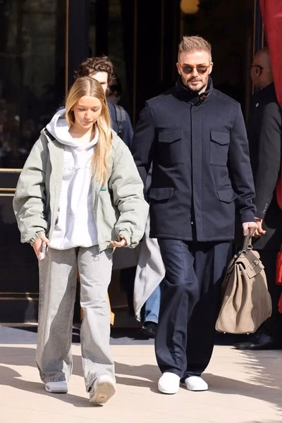 David Beckham và bộ sưu tập túi xách triệu đô: Hermès, Goyard và Louis Vuitton lên ngôi ông vua thời trang David Beckham thích xuống phố với túi hàng hiệu cỡ "khủng", có giá đắt đỏ - 1