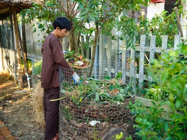 Du lịch bền vững – Tương lai của ngành du lịch Mô hình xử lý rác thải hữu cơ tại nhà hàng The Field. Ảnh: EMIC Hospitality