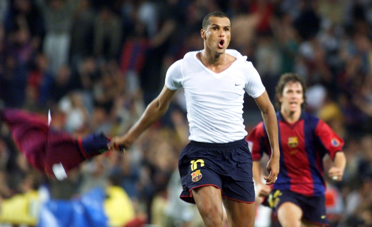 Rivaldo. Rivaldo là một trong ba cựu số 10 của Barca nằm trong top 10 tiền đạo tốt nhất lịch sử CLB, hiện đứng thứ tám cùng với Samuel Eto’o với 130 bàn.