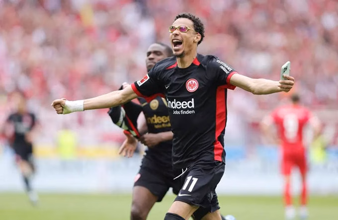 Liverpool theo đuổi sát sao tiền đạo 100 triệu euro của Frankfurt Việc Liverpool mua Ekitike với giá hơn 100 triệu USD đã có sự chuẩn bị kỹ lưỡng từ trước