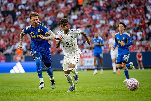 MU có sao trẻ nổi bật trong trận hòa với Leeds Amad Diallo tiếp tục thể hiện tốt trong vai trò đá cánh phải