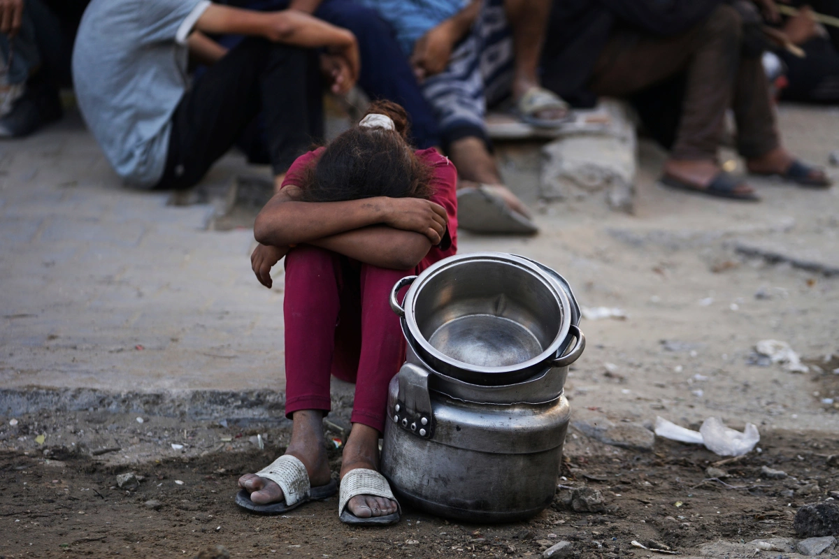 Nạn đói ở Gaza: Số trẻ em và người lớn tử vong vì suy dinh dưỡng tăng cao Nỗ lực đàm phán giữa Hamas và Israel đang diễn ra tại Doha. Qatar, quốc gia làm trung gian đàm phán, cho biết các bên có thể mất thời gian để đạt thỏa thuận ngừng bắn, do còn nhiều trở ngại lớn.