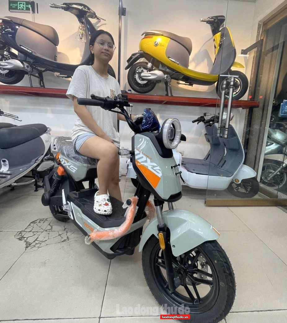 Pháo xịt sương mù giảm bụi mịn: Giải pháp ngắn hạn, không thể thay thế lâu dài Chuyển đổi sang xe điện: Cần sự đồng lòng vì một Hà Nội xanh